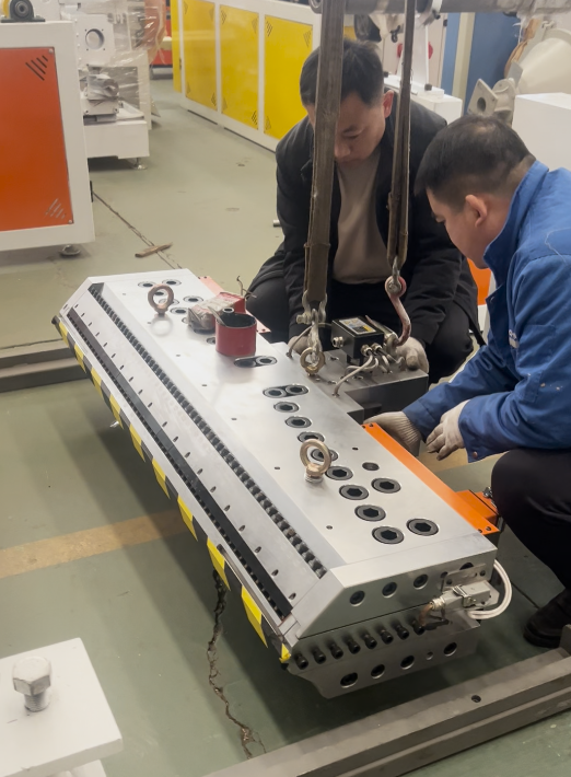 Đêm nay trời hơi lạnh.