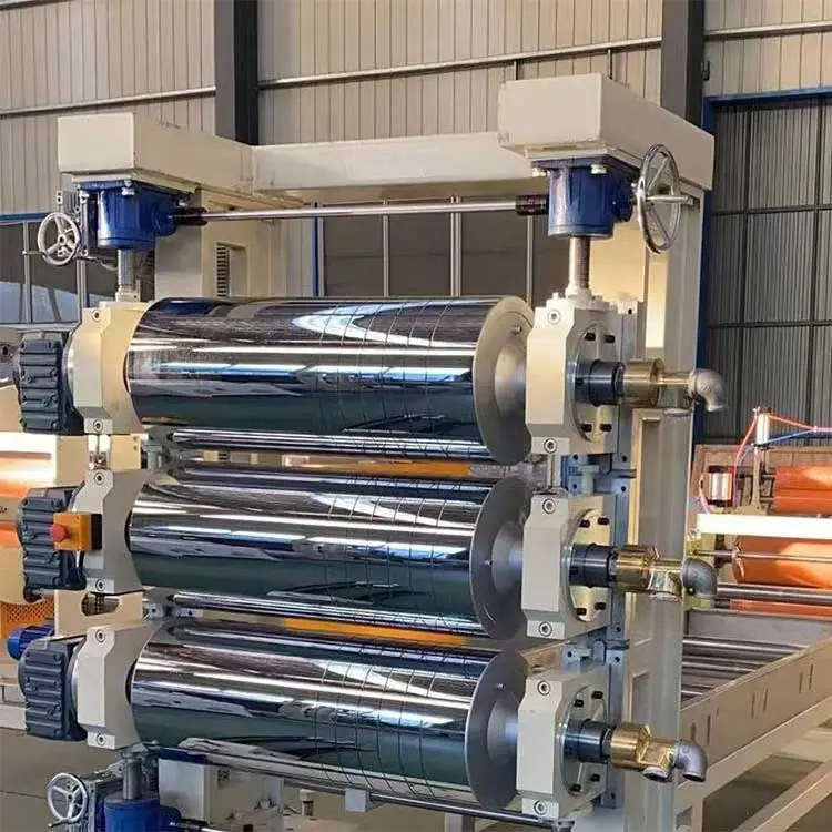 Máy đùn rèm cửa PVC